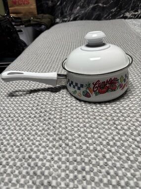 Vintage 1997 Gibson Porcelain Enamel over Steel Saucepan - Campbells Collectible